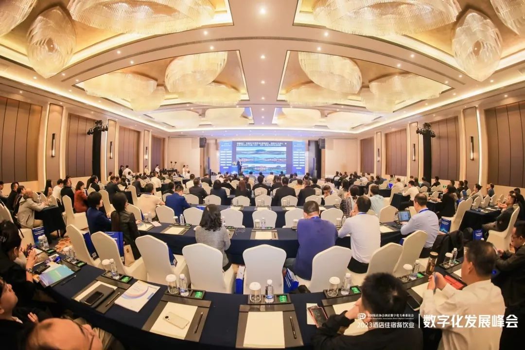 酒店AI大模型｜南宫ng28相信品牌力量科技Hotel GPT亮相酒店数字化发展峰会 